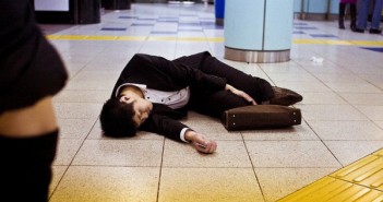 “Negociado sobre legislado” causa epidemia de mortes no Japão