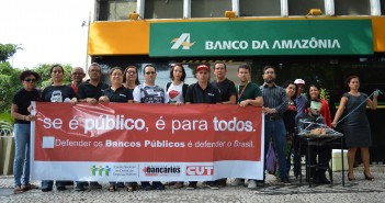 Teatro e muita informação marcam mais um dia de luta em defesa dos bancos públicos