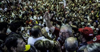 Para me derrotar vão ter de me enfrentar nas ruas, diz Lula
