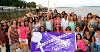 Sindicato debate sobre a mulher no mundo do trabalho durante passeio de barco