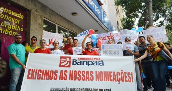 Sindicato e concursados do Banpará tomam as ruas para cobrar mais contratações