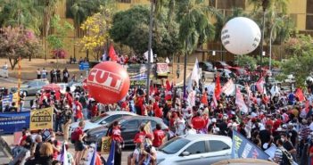 Ato em Brasília pressiona deputados para barrarem a reforma Administrativa