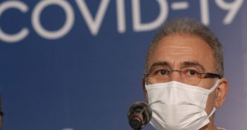Ministro da Saúde é diagnosticado com Covid-19 e vai ficar isolado nos EUA