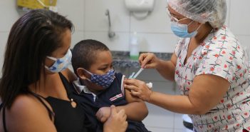 Lote de vacinas contra covid-19 para crianças de 5 a 11 anos chega ao Brasil