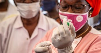 Falta ‘vontade política’ para acabar com a pandemia, afirma OMS