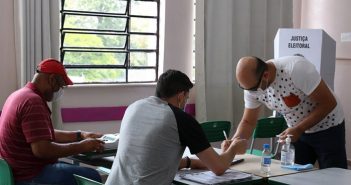 Sem selfie: TSE proíbe eleitor de entrar na cabine de votação com celular