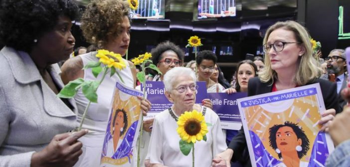 Câmara homenageia Marielle Franco e Anderson Gomes em cerimônia no dia de votação sobre prisão de Brazão