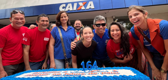 Sindicato comemora os 164 anos da Caixa em frente à agência Círio junto aos clientes e usuários