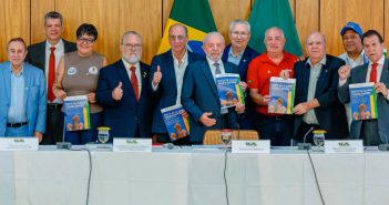 CUT e demais centrais entregam ao Presidente Lula a pauta da classe trabalhadora