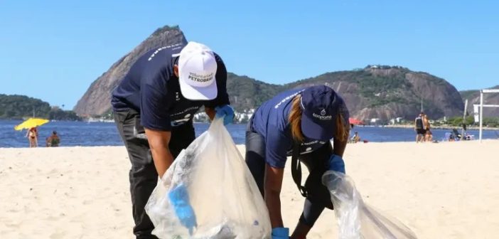 Agrotóxicos e microplásticos são principais poluentes de águas brasileiras, diz dossiê