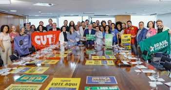 Plebiscito Popular 2025 é entregue ao presidente Lula com apoio massivo à isenção do IR e ao fim da escala 6×1