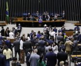 Congresso derruba 56 vetos do PL da Devastação e reduz licenciamento ambiental para o agronegócio