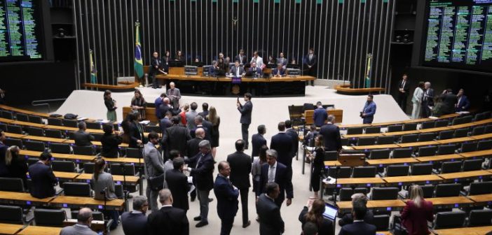 No último dia de trabalho, Congresso aprova orçamento de 2026 com R$ 61,4 bi em emendas e previsão de superávit de R$ 34,5 bi