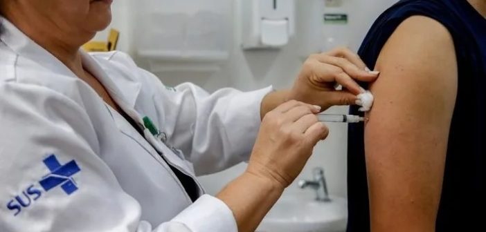 Cidades do CE e MG iniciam vacinação contra dengue com dose única