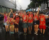 Faça chuva ou faça sol: CarnaBancários 2026 foi debaixo de toró e de muita folia