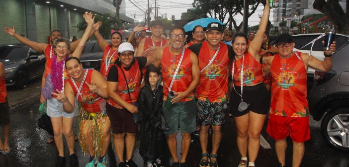 Faça chuva ou faça sol: CarnaBancários 2026 foi debaixo de toró e de muita folia