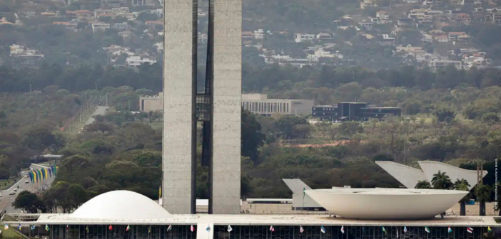 Lula sanciona, com vetos, reajuste salarial para cargos do Legislativo