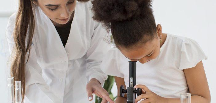 ‘Lugar de mulher é onde ela quiser, inclusive na ciência’: Fiocruz aposta em programa para equidade de gênero