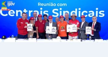 Lula recebe reivindicações da CUT e demais centrais sindicais, incluindo fim da jornada de trabalho sem redução salarial