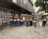 BASA: de preto e sob chuva, categoria cobra pagamento imediato da PLR