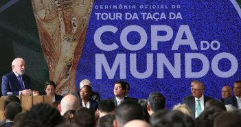 Lula sanciona lei da Copa do Mundo Feminina e reconhece pioneiras
